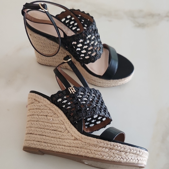Tommy Hilfiger Black and Tan Woven Wedges - Picture 3 of 13